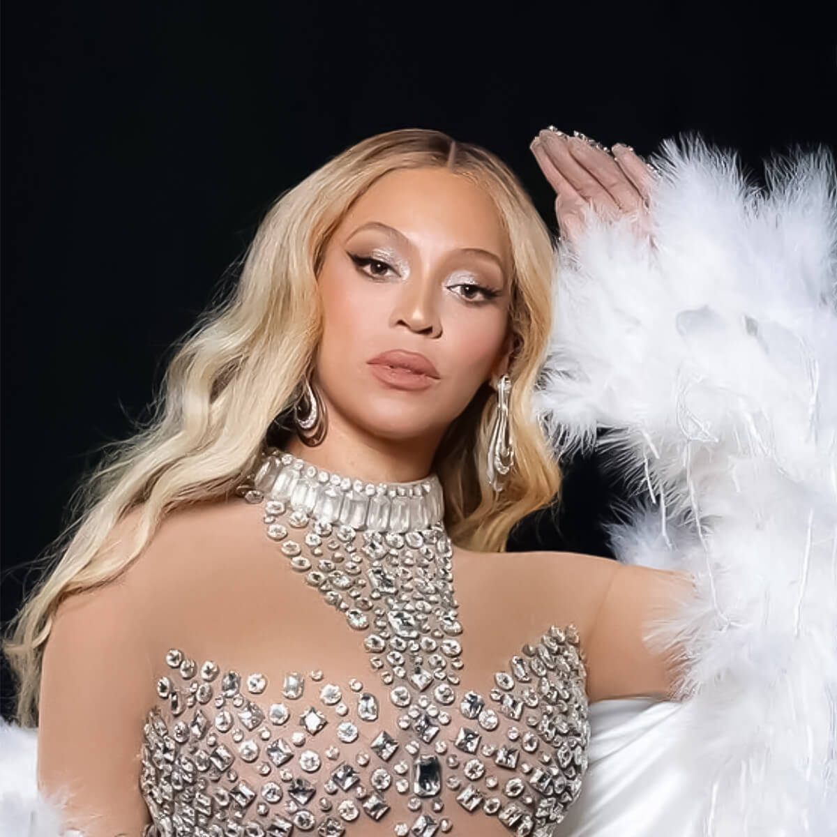 Celebrity Makeup - Beyonce Silver Gold Look - 0