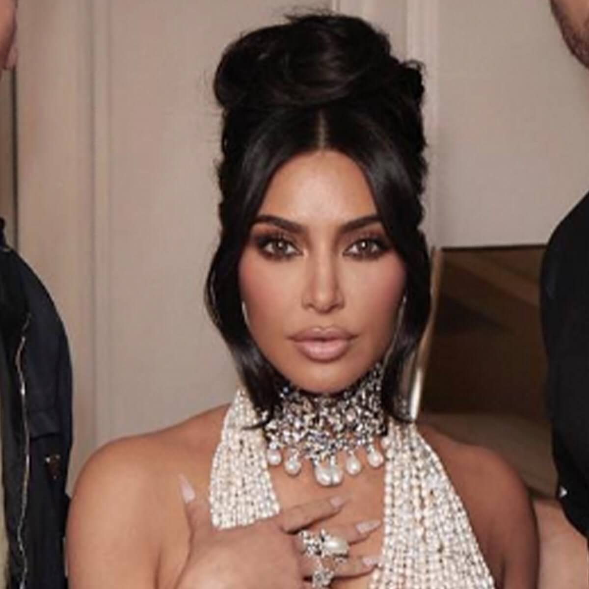 Celebrity Makeup - Kim Kardashian Met Gala 2023 Look - Thumbnail